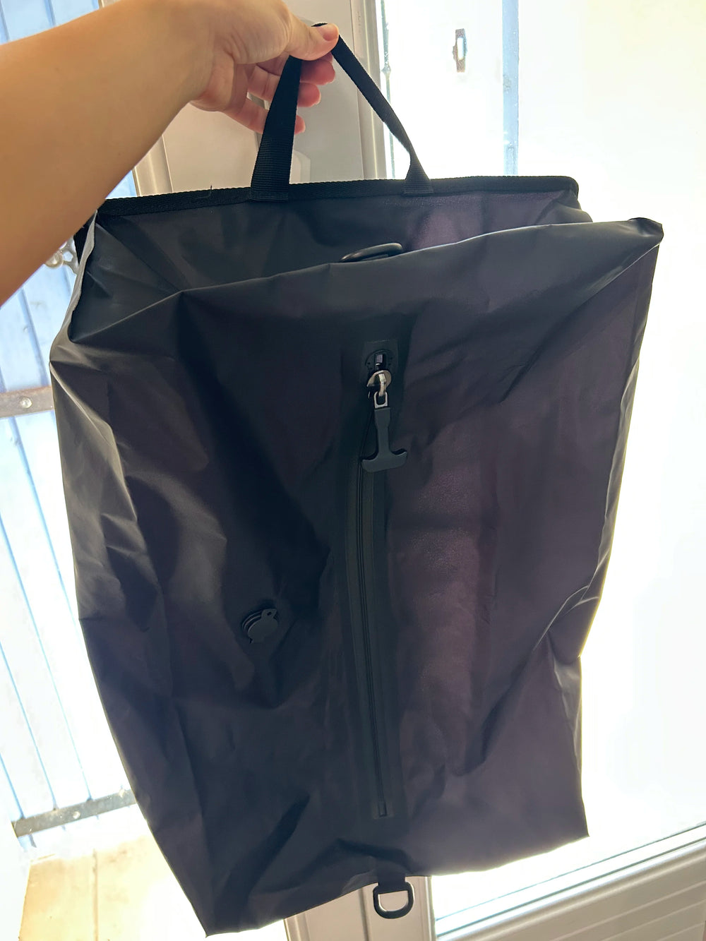 Zip un peu ferme au début